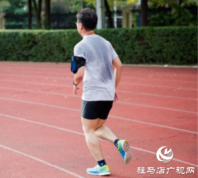 駐馬店:初秋天微涼 晨練正當時