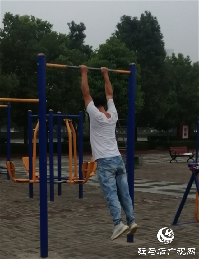 駐馬店:初秋天微涼 晨練正當時