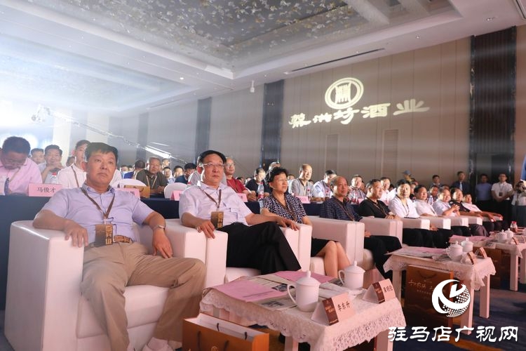 “豫酒振興·駐酒前行”高質量發(fā)展峰會暨蔡洪坊品牌戰(zhàn)略發(fā)布會隆重舉辦
