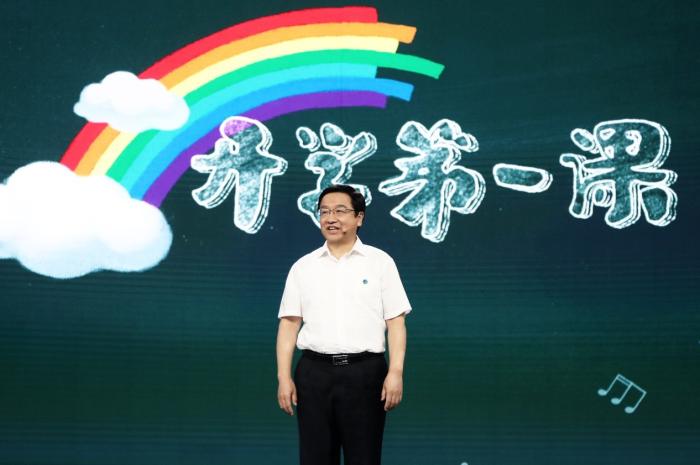 開學(xué)第一課，鐘南山和中國“抗疫天團(tuán)”這么說！