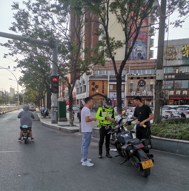 市公安局交警支隊(duì)開展交通違法行為專項(xiàng)治理行動(dòng)