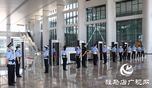 【組圖】第二十三屆中國農(nóng)產(chǎn)品加工投洽會上的&ldquo;安保精英&rdquo;