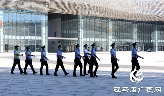 【組圖】第二十三屆中國農(nóng)產(chǎn)品加工投洽會上的&ldquo;安保精英&rdquo;