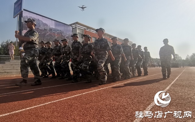 駐馬店市實驗中學(xué)軍訓(xùn)會操表演暨表彰大會舉行