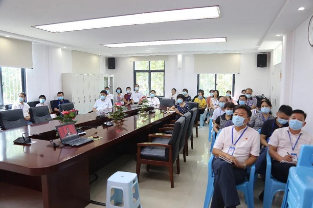 市中心醫(yī)院組織收看全國抗擊新冠肺炎疫情表彰大會特別報道