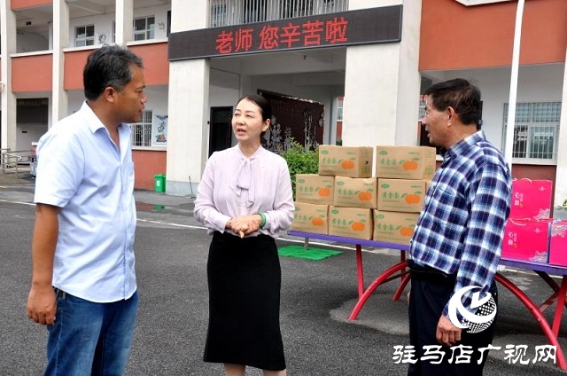 愛心人士為兒童福利院和特殊教育學(xué)校&ldquo;送溫暖、獻(xiàn)愛心&rdquo;