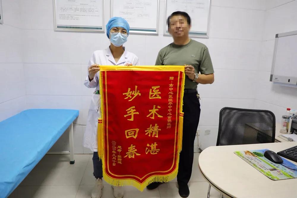 12分鐘醫(yī)護(hù)團(tuán)隊(duì)齊心救治 2面錦旗卒中患者無限感激