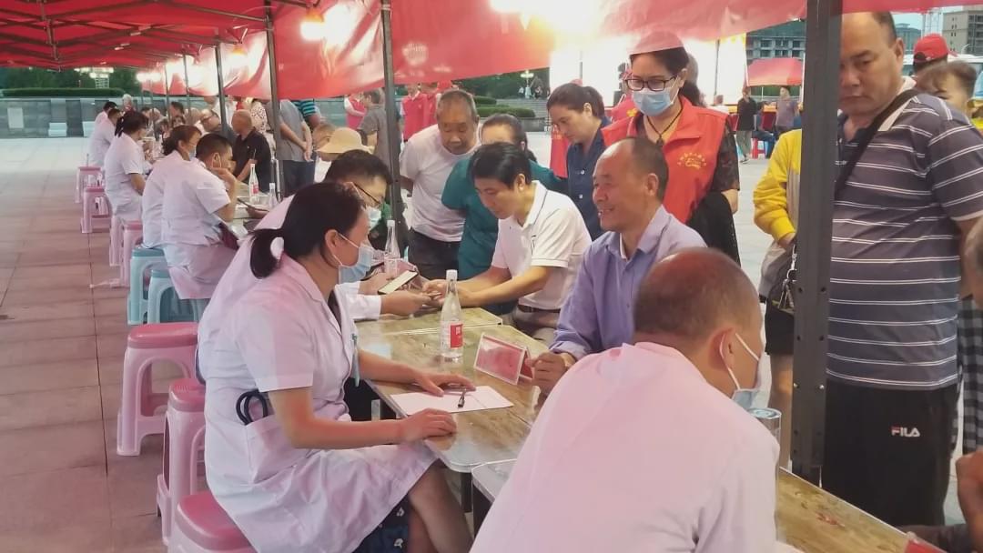 駐馬店市中心醫(yī)院醫(yī)療專家志愿者服務(wù)基層奉獻(xiàn)愛(ài)心