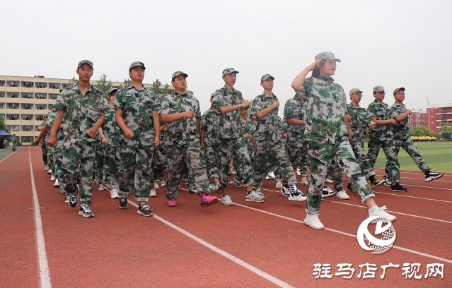 駐馬店職業(yè)技術(shù)學(xué)院2020級(jí)五年制新生軍訓(xùn)匯演暨總結(jié)大會(huì)舉行