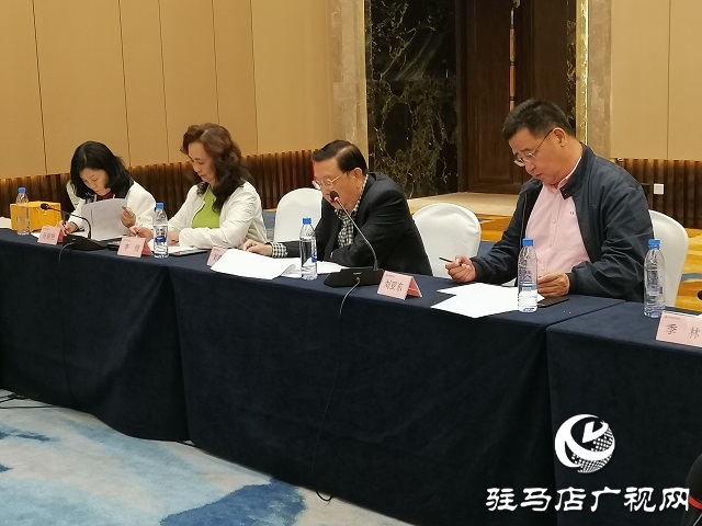 “科教影視論壇”讓2020中國農(nóng)民豐收節(jié)——第三屆中國農(nóng)民電影節(jié)“增收”