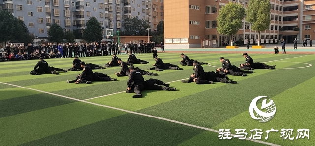 駐馬店市直學校舉行安保隊伍業(yè)務技能匯報表演活動