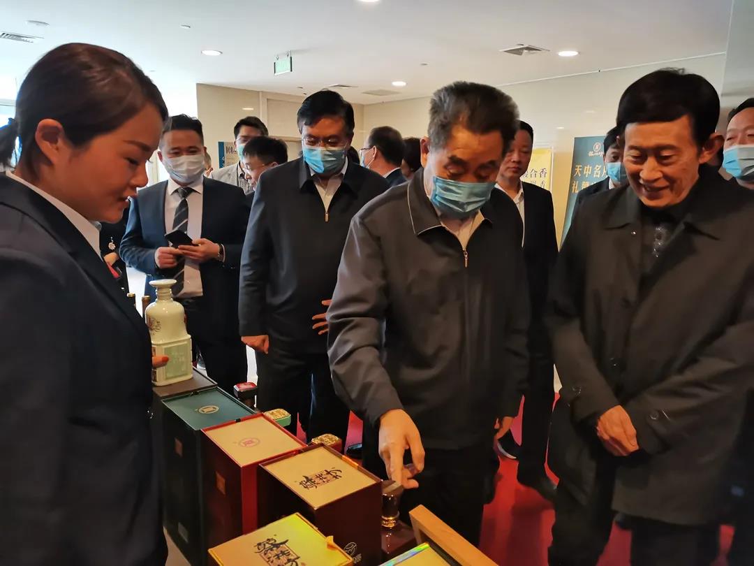 醉美豫酒！蔡洪坊酒業(yè)攜戰(zhàn)略新品手釀大師亮相三門峽