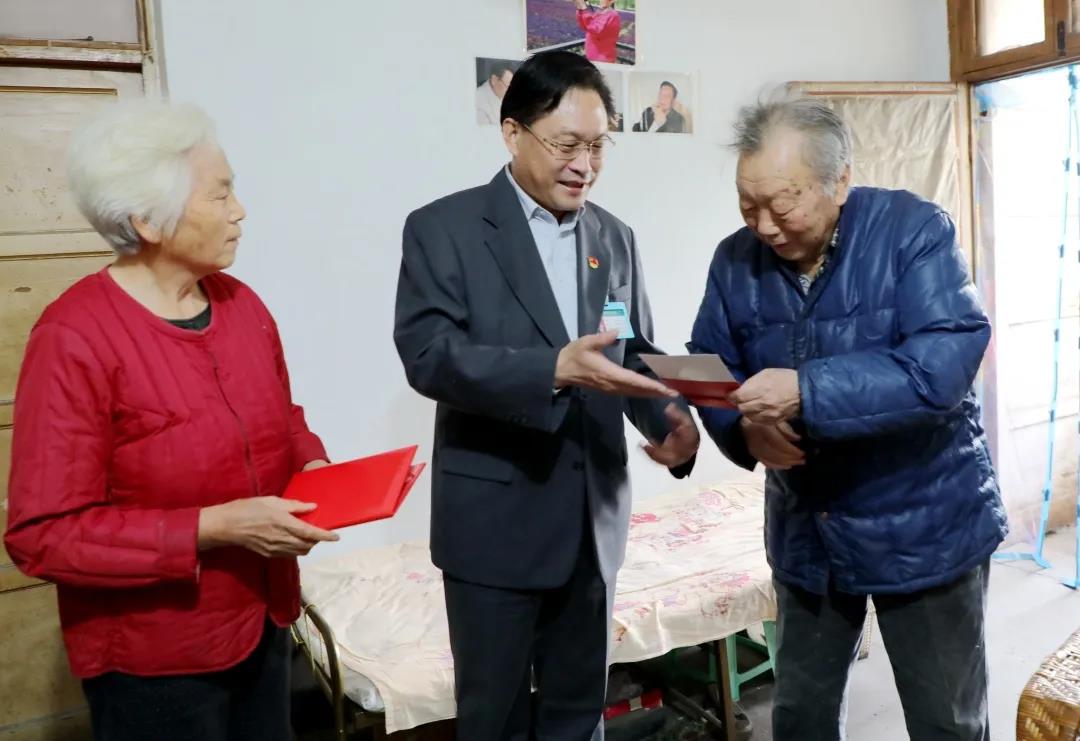 【愛滿重陽節(jié) 濃濃敬老情】市中心醫(yī)院開展重陽節(jié)慰問活動(dòng)