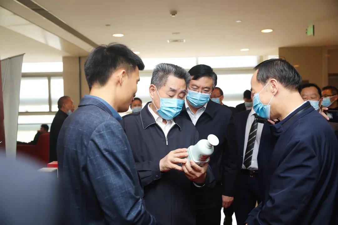 醉美豫酒！蔡洪坊酒業(yè)攜戰(zhàn)略新品手釀大師亮相三門峽