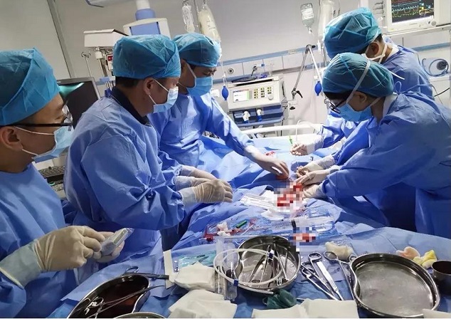 為生命續(xù)航，市中心醫(yī)院急診科成功搶救一名心跳驟?；颊? width=