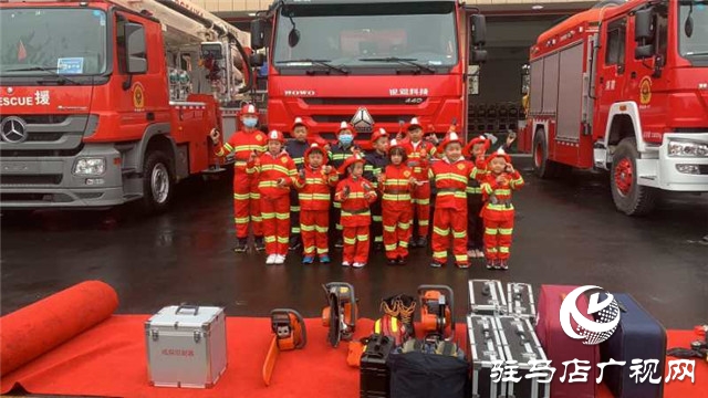 電視臺星主播走進示范區(qū)消防大隊零距離學(xué)習(xí)消防安全知識