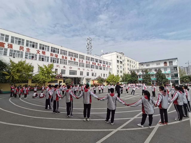 泌陽縣青少年校外活動中心開展綜合素質(zhì)訓練進校園活動