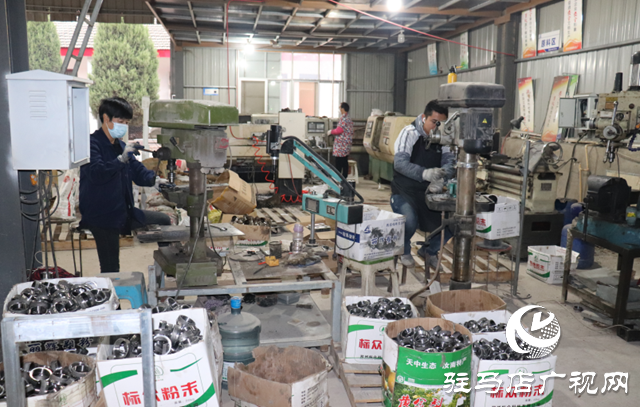 汝南縣板店鄉(xiāng)：家門(mén)口就業(yè)讓群眾走穩(wěn)脫貧致富路