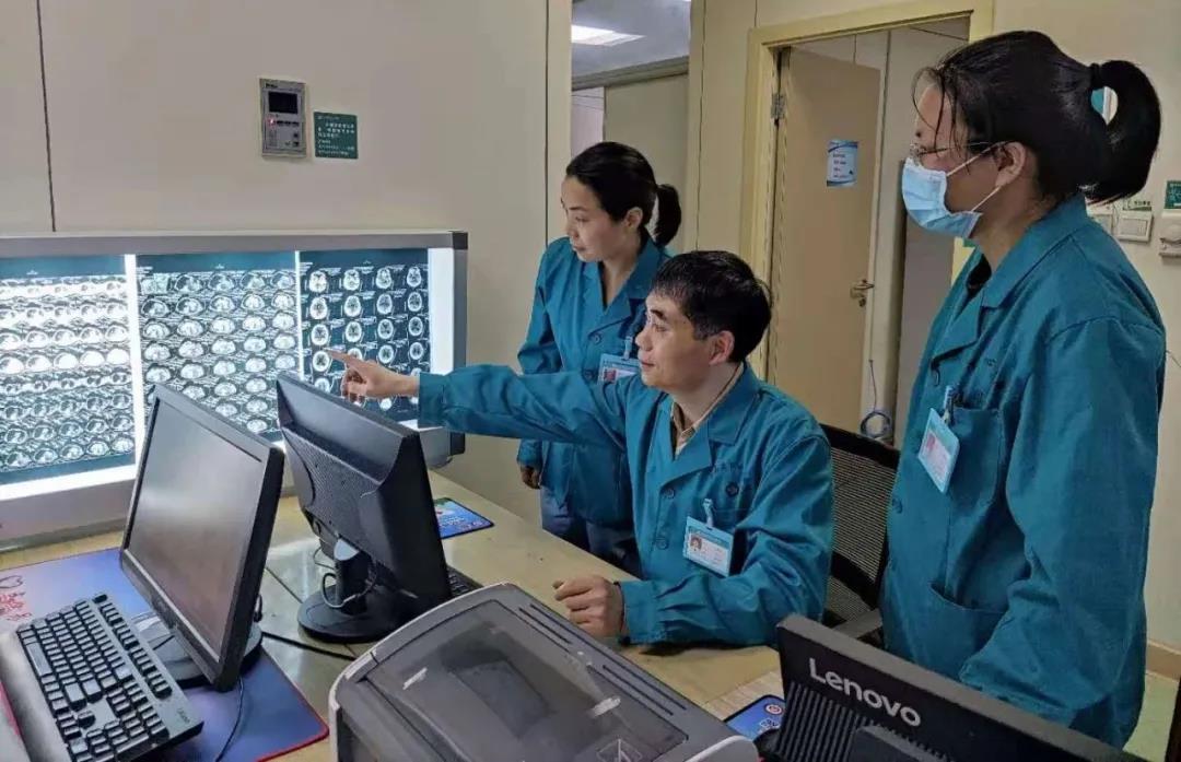 喜報(bào)！駐馬店市中心醫(yī)院單艷華榮獲“河南省醫(yī)德醫(yī)風(fēng)先進(jìn)個(gè)人”榮譽(yù)稱號