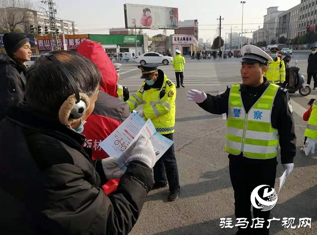 嚴(yán)查電動(dòng)車無(wú)牌上路、非法加裝車棚 駐馬店市區(qū)開(kāi)據(jù)第一張罰單