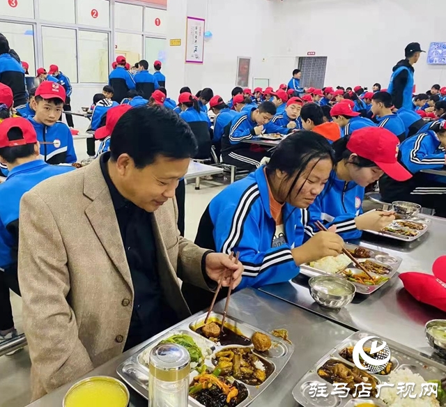 駐馬店第十八中學(xué)開展“傳承紅色基因，做新時(shí)代好少年”主題實(shí)踐活動