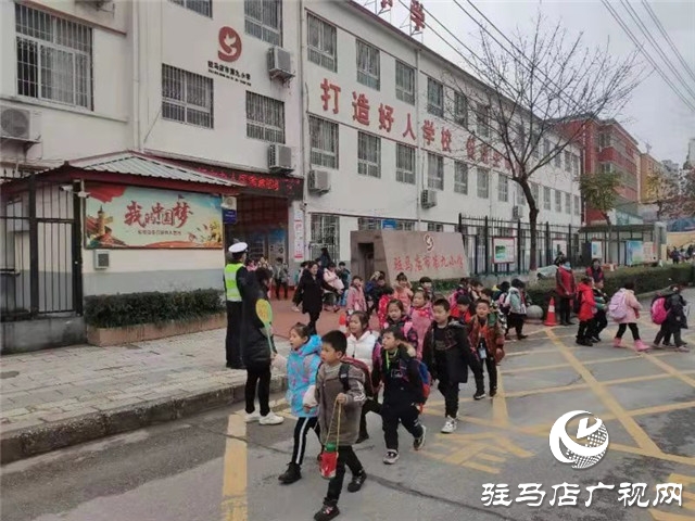 走近你，才能更懂你  驛城交警致敬第一個人民警察節(jié)