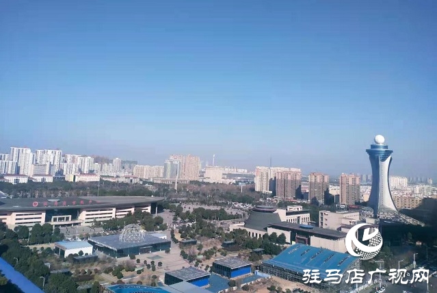 駐馬店:大風過后天晴朗 碧空如洗景色靚