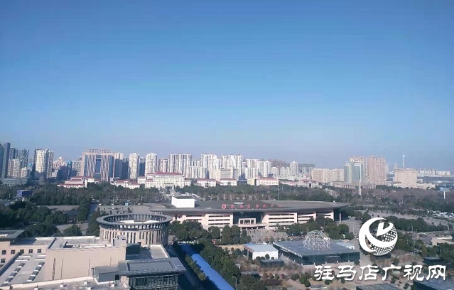 駐馬店:大風過后天晴朗 碧空如洗景色靚