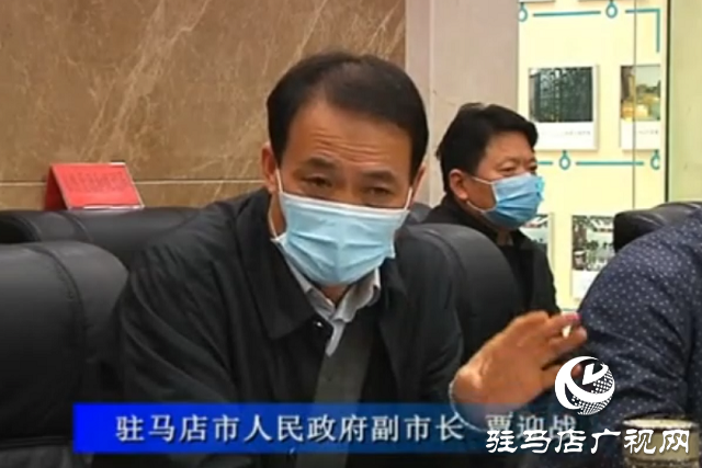 駐馬店：路面大坑有危險(xiǎn) &ldquo;12345&rdquo;現(xiàn)場(chǎng)解民患