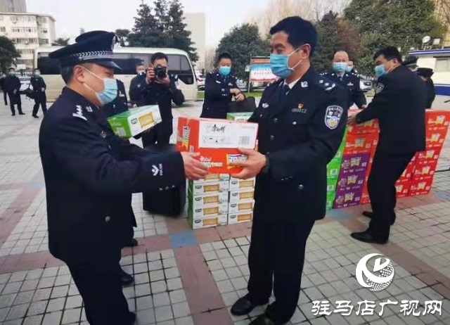 郭智深一行到驛城公安分局開展春節(jié)慰問工作