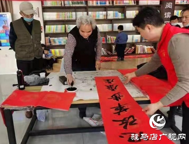 春聯(lián)送福暖人心 濃濃墨香迎新春