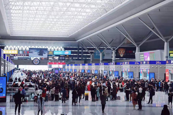 除夕夜《開往春天的幸?！穾о嵵輺|站“出圈”了？東站：被春晚cue很幸福