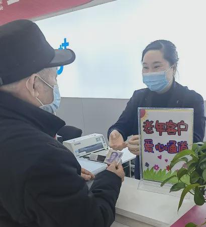 銀發(fā)暖心！駐馬店移動(dòng)&ldquo;銀發(fā)暖心服務(wù)&rdquo;在行動(dòng)