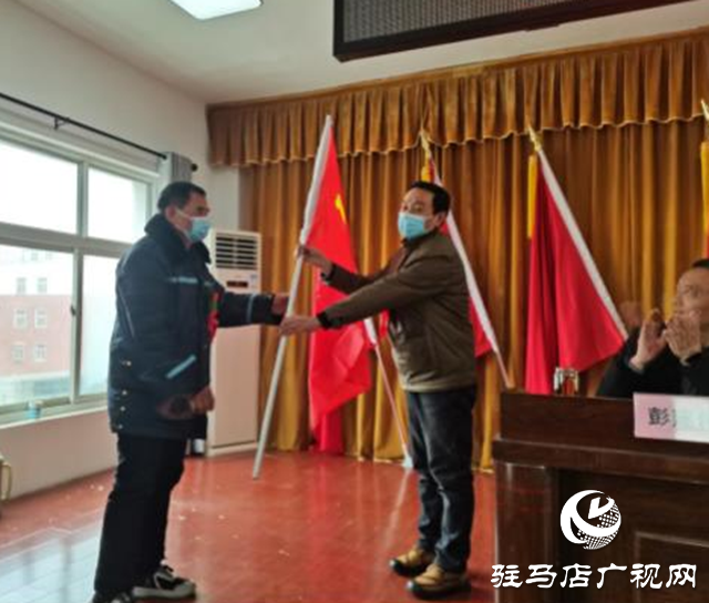 上蔡縣蘆崗街道舉行社區(qū)“兩委”新任干部就職暨離任干部榮退儀式