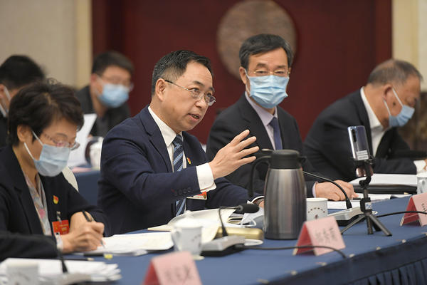 河南代表團(tuán)審議&ldquo;兩高&rdquo;報(bào)告、關(guān)于政府工作報(bào)告等四個(gè)決議草案