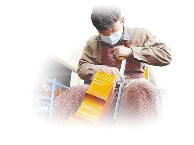 山溝溝如何&ldquo;長&rdquo;出制琴產(chǎn)業(yè)？人民日?qǐng)?bào)整版關(guān)注
