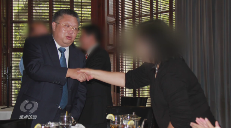 焦點訪談丨吃著中國飯砸中國碗！起底“雙面人”李亨利