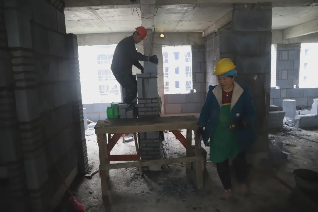 駐馬店西班牙小鎮(zhèn)三期、四期高層全線施工，年底交房！