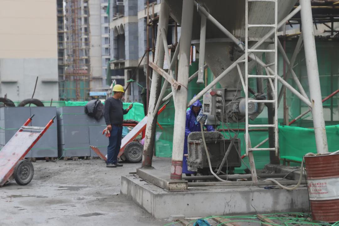 駐馬店西班牙小鎮(zhèn)三期、四期高層全線施工，年底交房！