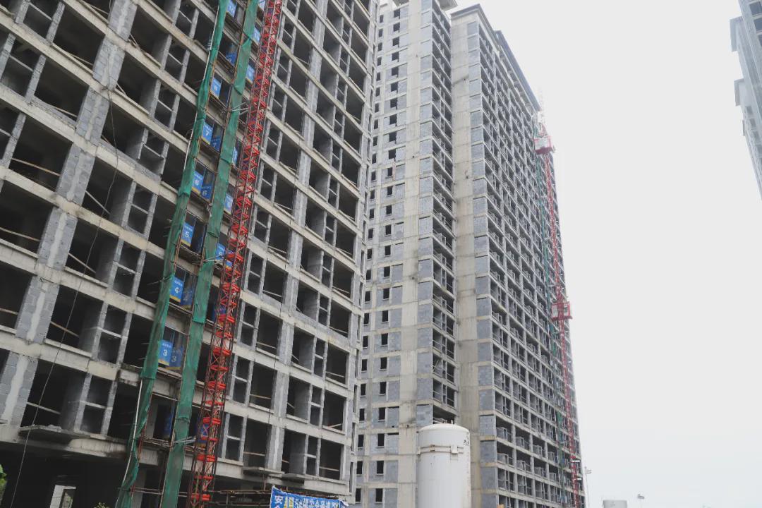 駐馬店西班牙小鎮(zhèn)三期、四期高層全線施工，年底交房！