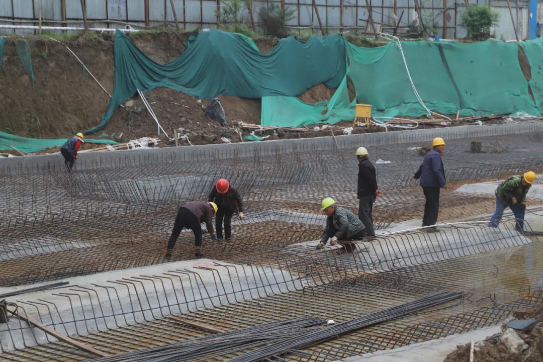 駐馬店西班牙小鎮(zhèn)三期、四期高層全線施工，年底交房！