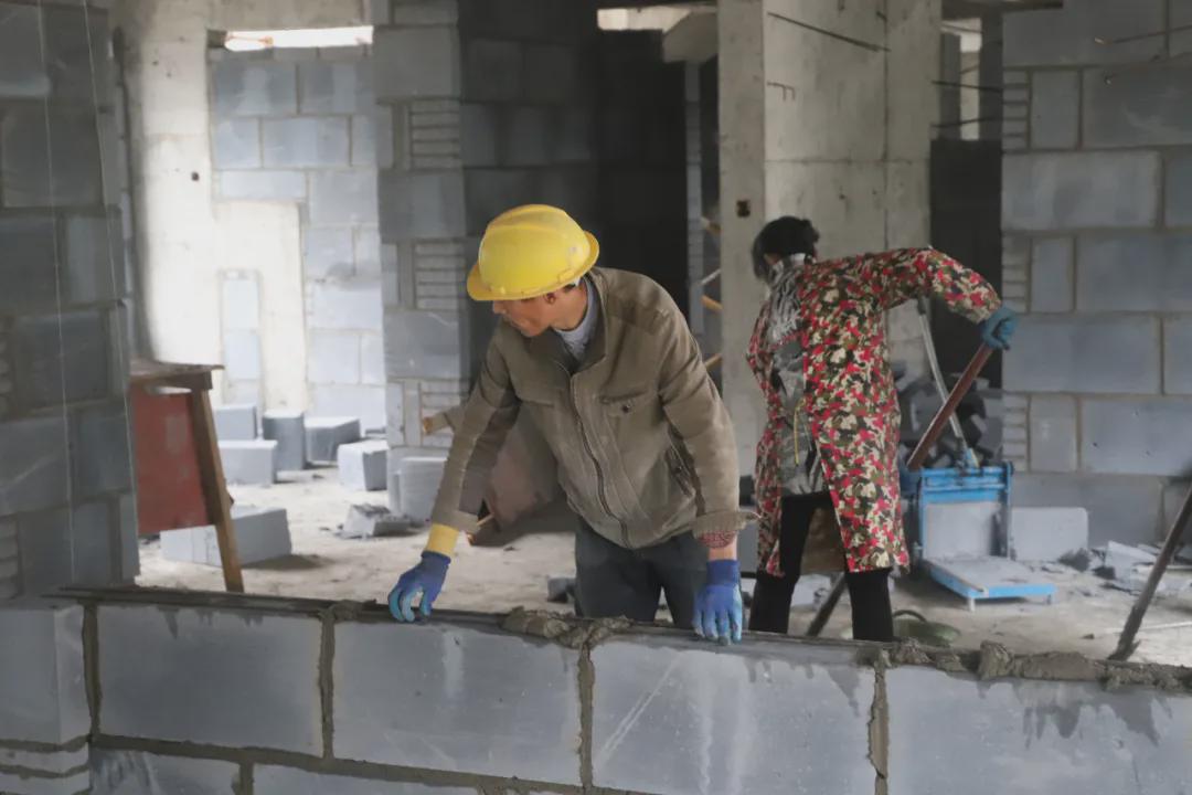 駐馬店西班牙小鎮(zhèn)三期、四期高層全線施工，年底交房！