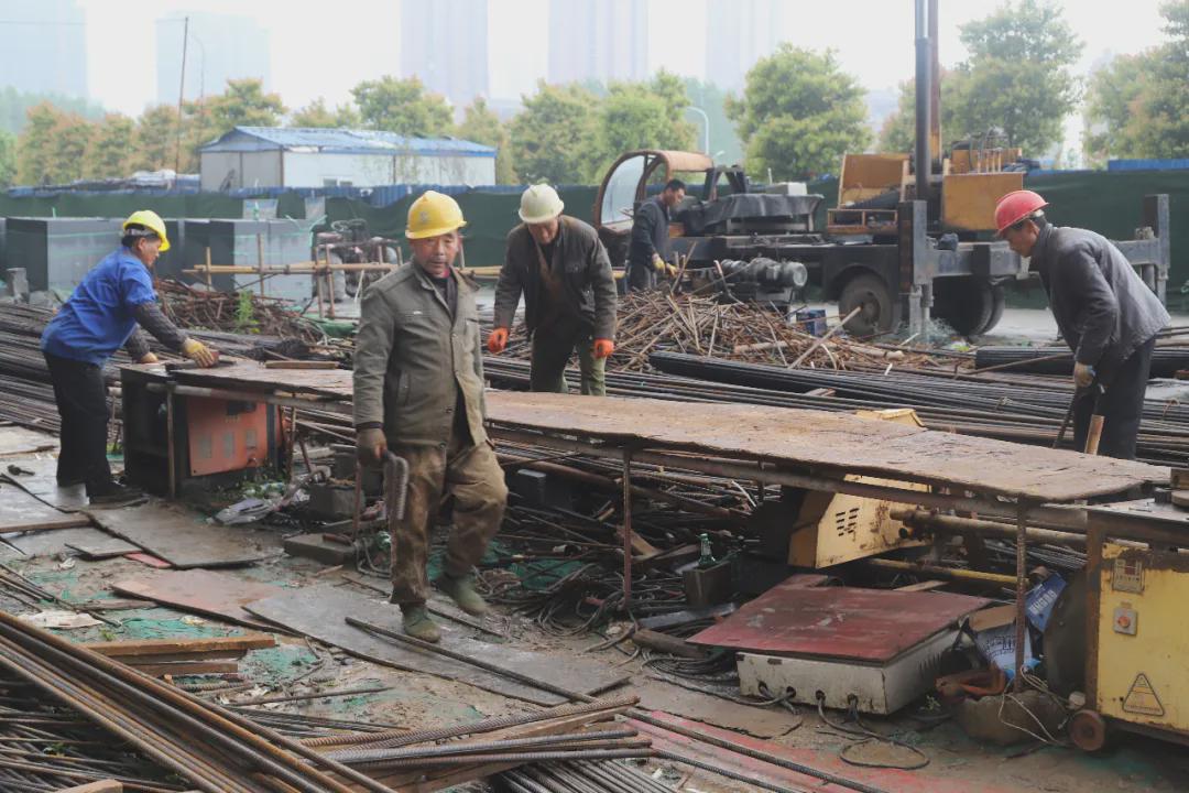 駐馬店西班牙小鎮(zhèn)三期、四期高層全線施工，年底交房！