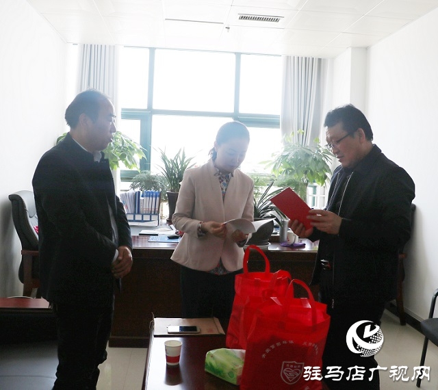 確山縣司法局開展“送法進機關(guān)”活動