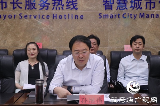 駐馬店市副市長(zhǎng)孫繼偉現(xiàn)場(chǎng)接聽(tīng)&ldquo;12345&rdquo;政務(wù)服務(wù)熱線