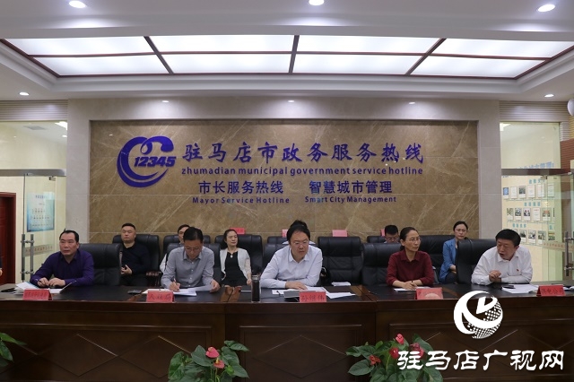 駐馬店市副市長(zhǎng)孫繼偉現(xiàn)場(chǎng)接聽(tīng)&ldquo;12345&rdquo;政務(wù)服務(wù)熱線