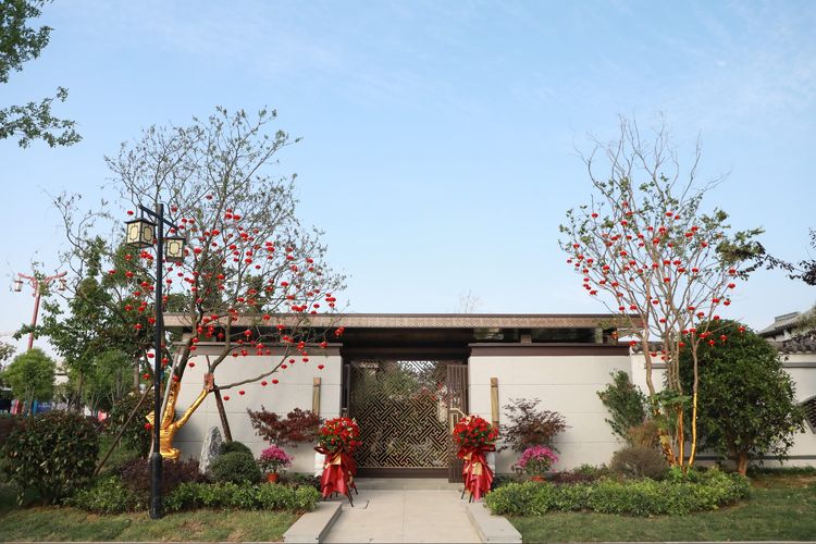 皇家驛站·御府II期湖景洋房?jī)A城綻放 驚艷天中