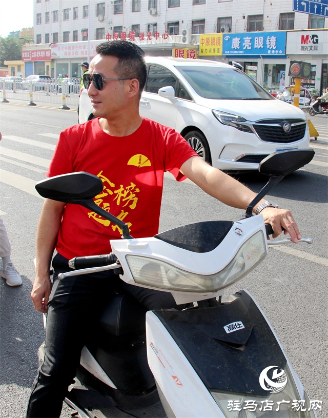 駐馬店高考首日，現(xiàn)場直擊！（組圖）