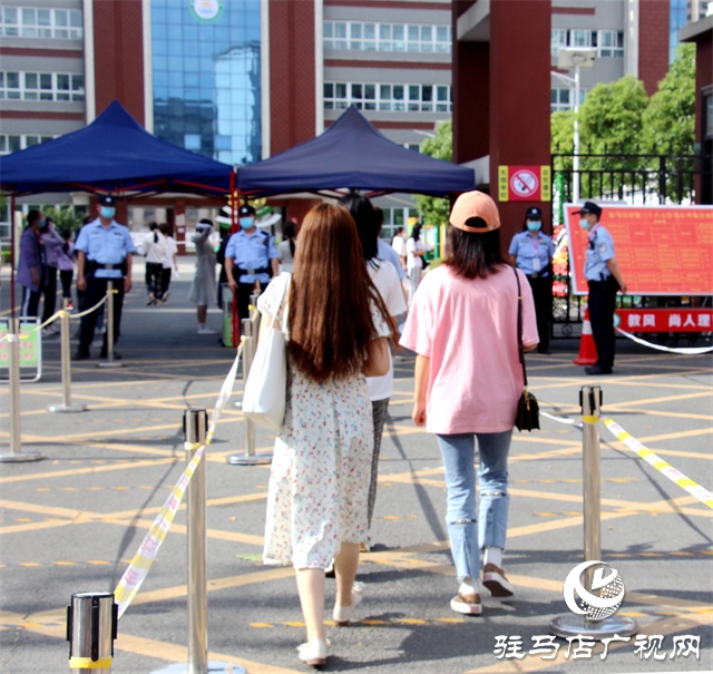 駐馬店高考首日，現(xiàn)場直擊?。ńM圖）