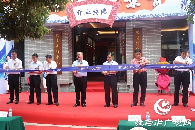 汾酒竹葉青專(zhuān)賣(mài)店盛大開(kāi)業(yè)